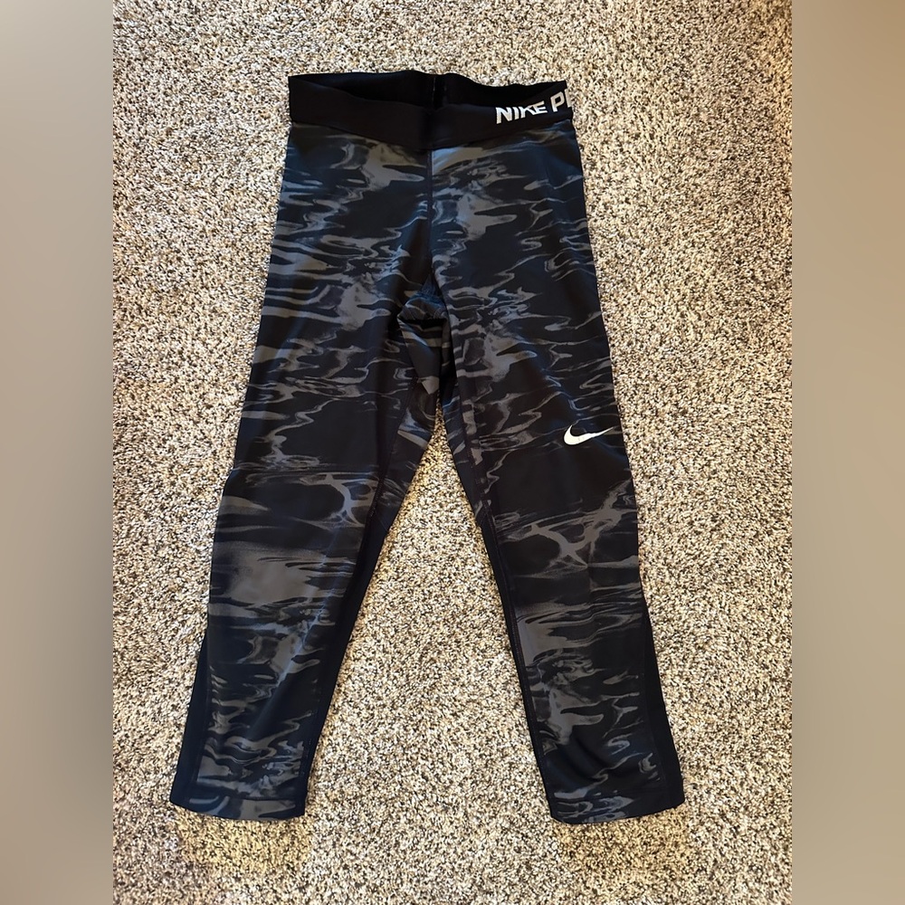 Nike Womens Cropped Black Leggings
